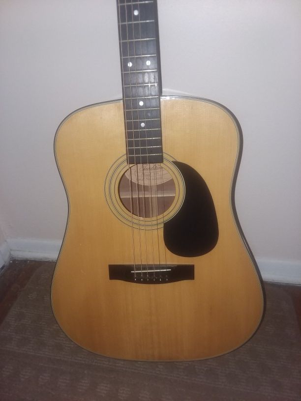HONDO TRADITION ACOUSTIC GUITAR. EXCELLENT CONDITION
