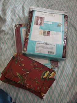 Waverly Home Classic Felicite Crimson