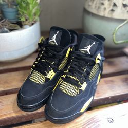 Air Jordan 4 “Thunder” 