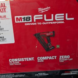 Milwaukee M18 FUEL 15GA Angled Finish Nailer HIGH OUTPUT Kit
