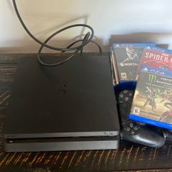 PS4 Slim With 6 Games