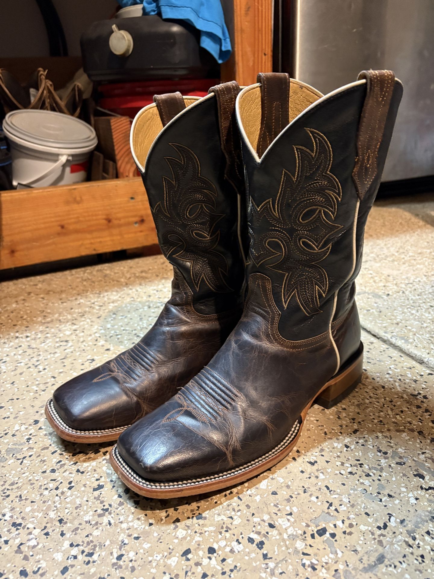 Lightly Used Cody James Cowboy Boots 10D