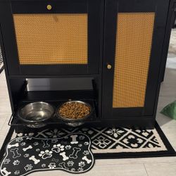 Pet Storage/Feeding station