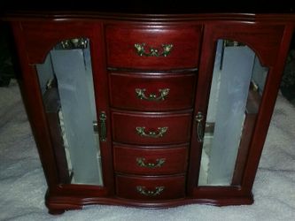 Jewelry box