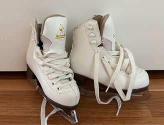 Figure skating boots