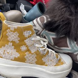 Converse Woman’s Size 10