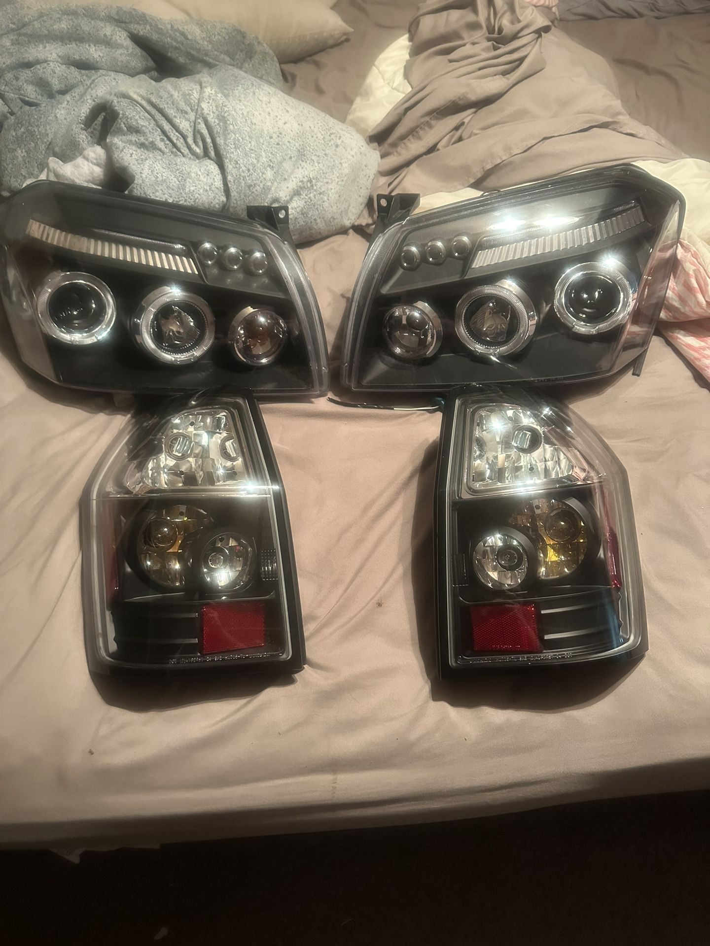 Dodge Magnum 05- 07 Projector Headlights - LED Halo Headlights & Black Smoked LED Tail Lights