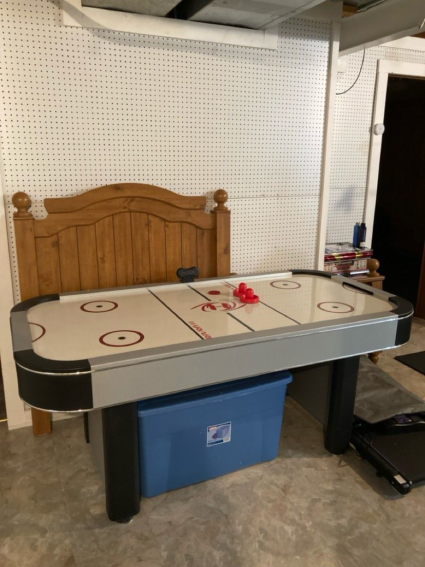 Air Hockey Table
