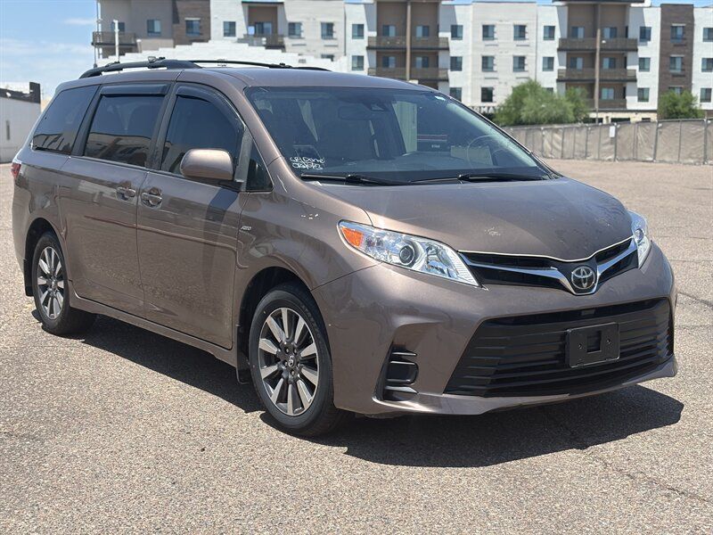 2019 Toyota Sienna LE 7-Passenger AWD MINI VAN TOYOTA SIENNA AWD VAN