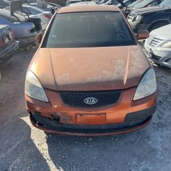 2008 kia rio (FOR PARTS) 