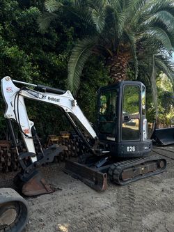Bobcat e26 mini excavator enclosed cab