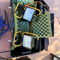 2 Worklights With Tripods 