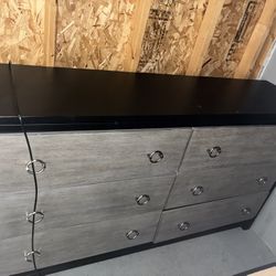 ✨ Heavy-Duty Black & Grey Dresser – Excellent Condition! ✨