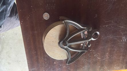 Decorative pulley wheel