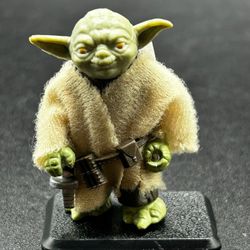 Vintage Star Wars Yoda Light Green 1980 Kenner Belt Cloak Action Figure 