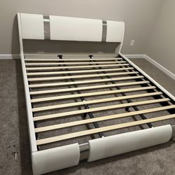 MODERN sleigh BED in WHITE - CAMA MODERNA en Blanco