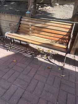Beautiful garden bench -great condition