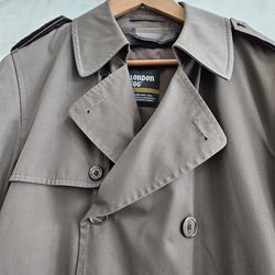 London Fog Men's Classic Trench coat Size 38R