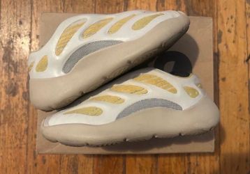 Yeezy 700 V3