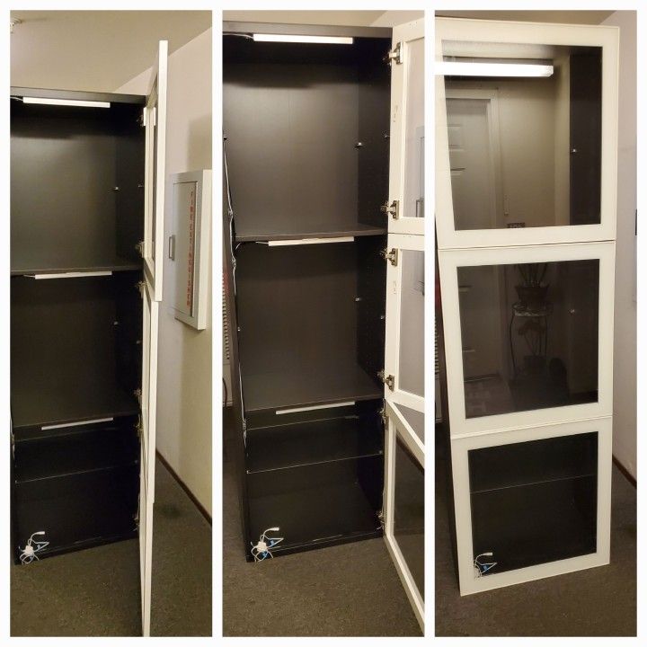 Shelf Unit with Glass doors