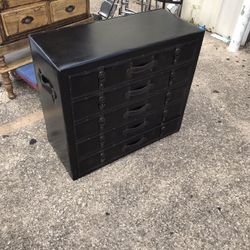 CHEST OF DRAWERS 