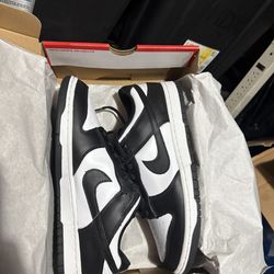 Nike dunk panda DS size 10.5