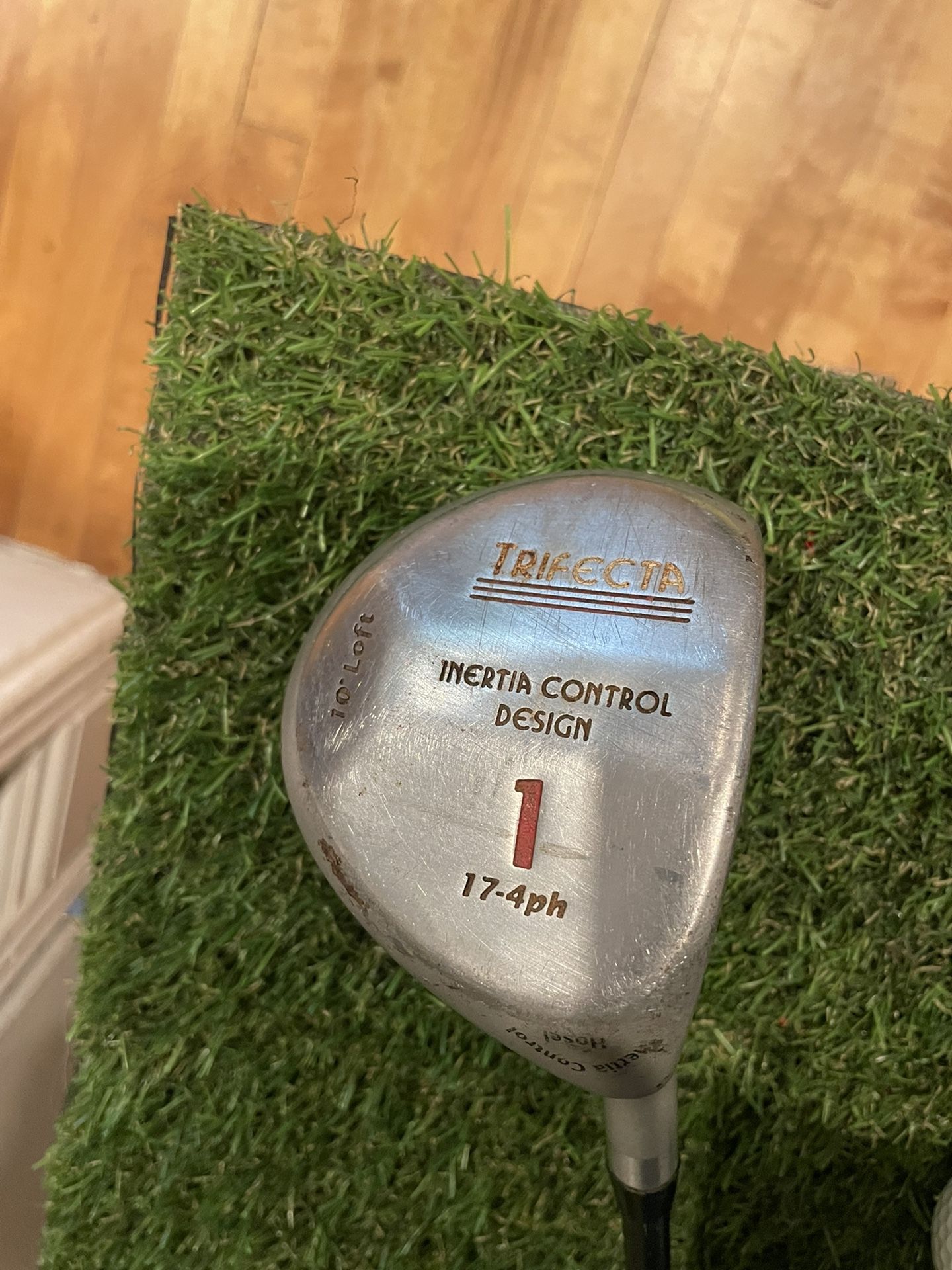 ALDILA Driver 10°. Trifecta 1. Carbon. Aldila Low Torque 2.5 Shaft. Golf Pride Grip.