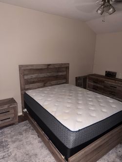 Queen size bed set nice, nightstand dresser, plus mirror