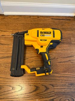 20V MAX XR Lithium-Ion Electric Cordless 18-Gauge Brad Nailer (Tool Only)