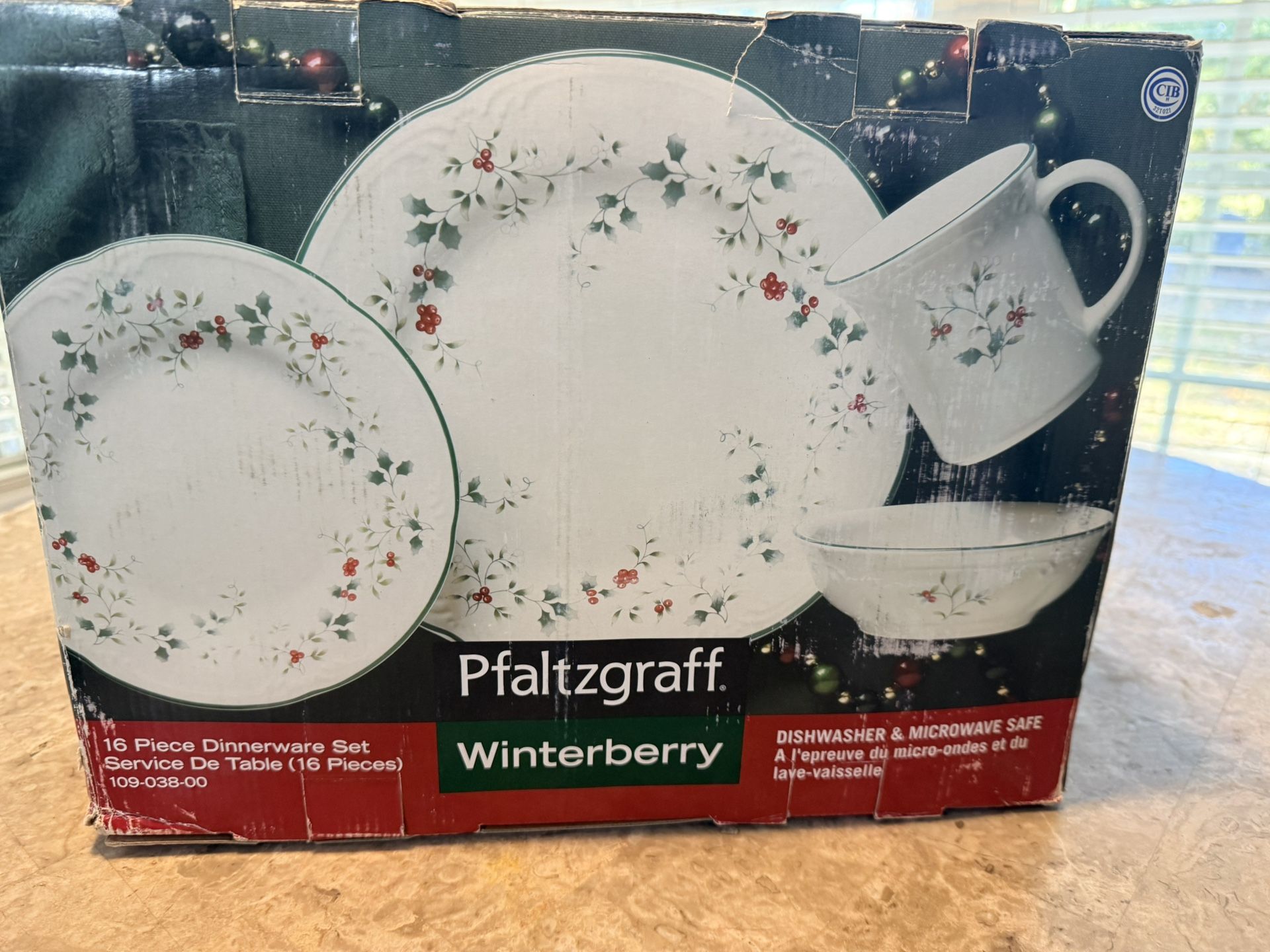 Pfaltzgraff  Winterberry Table Setting