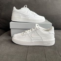 Nike Air Force 1 LE Sz 6.5 Y New In Box