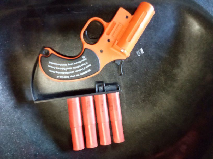 Flare Gun With Flares