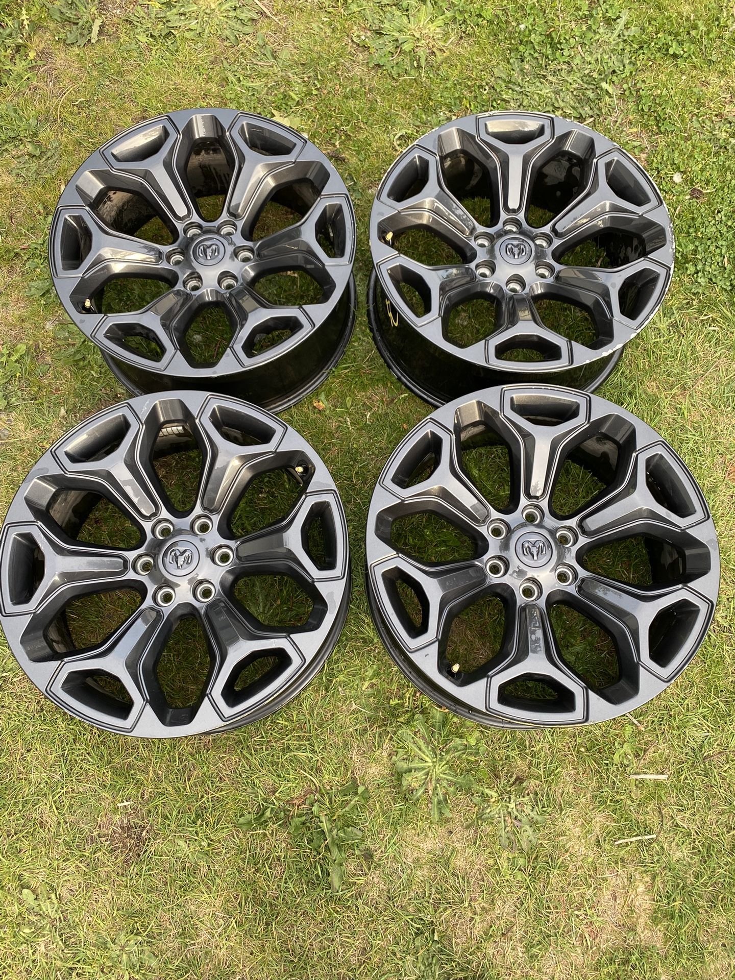22" Dodge 1500 Wheels 6x139.7 & 6x5.5