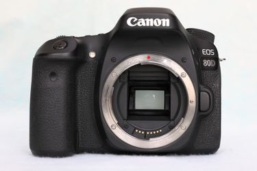 Canon EOS 80D plus extras