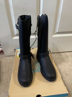 Girls boots size 4