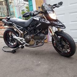 2008 Ducati Hypermotard Motor 1100, Color  Black 