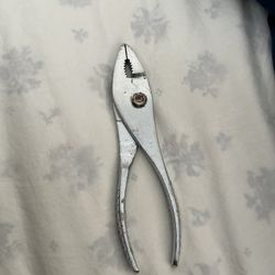 Slip joint plier