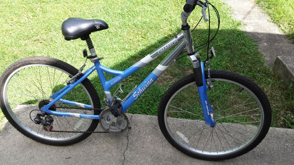 Women Schwinn Cimarron mountain bike 26 inch wheels