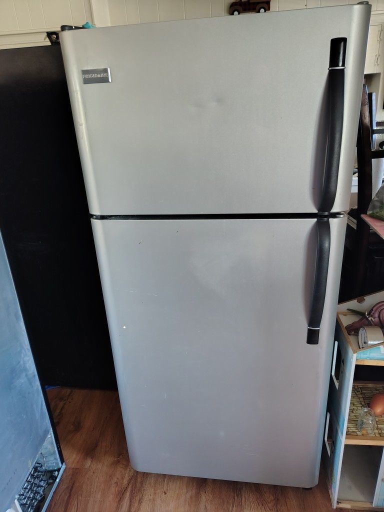 Refrigerator 