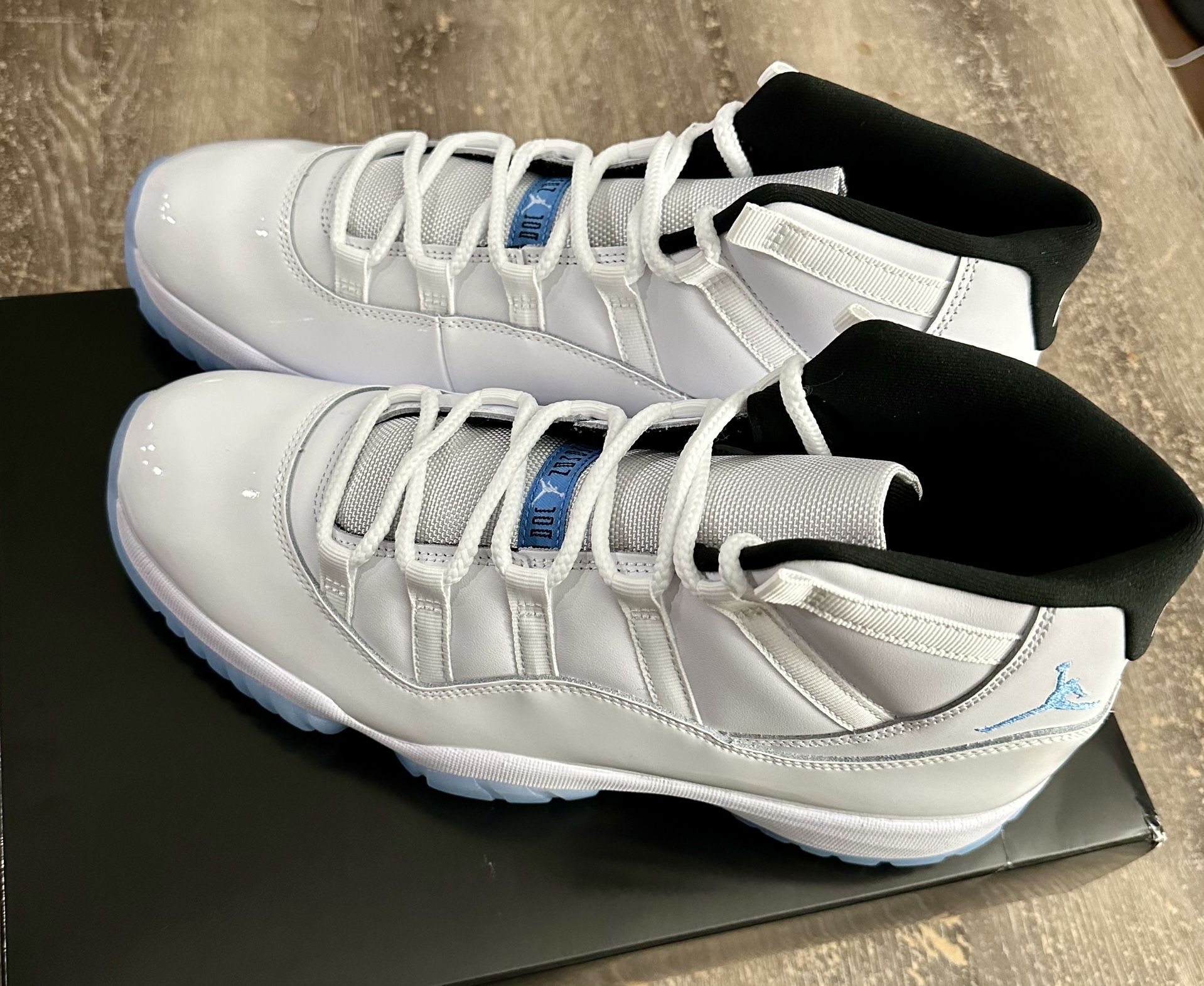 Jordan 11 Retro Legend Blue