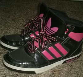 Pink and black Adidas shoes💕