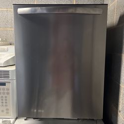 Dish Washer Frigidaire stainless steel