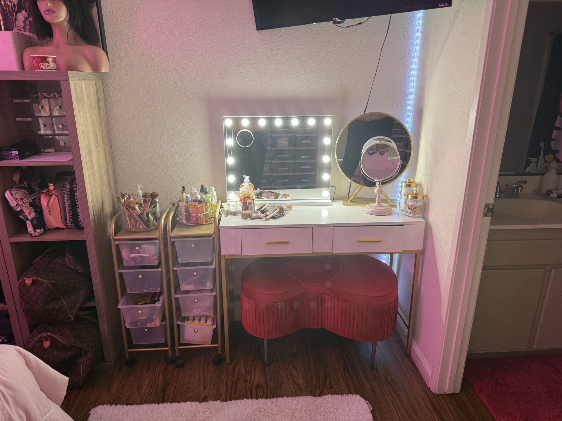 Vanity Table And 2 Mirrors