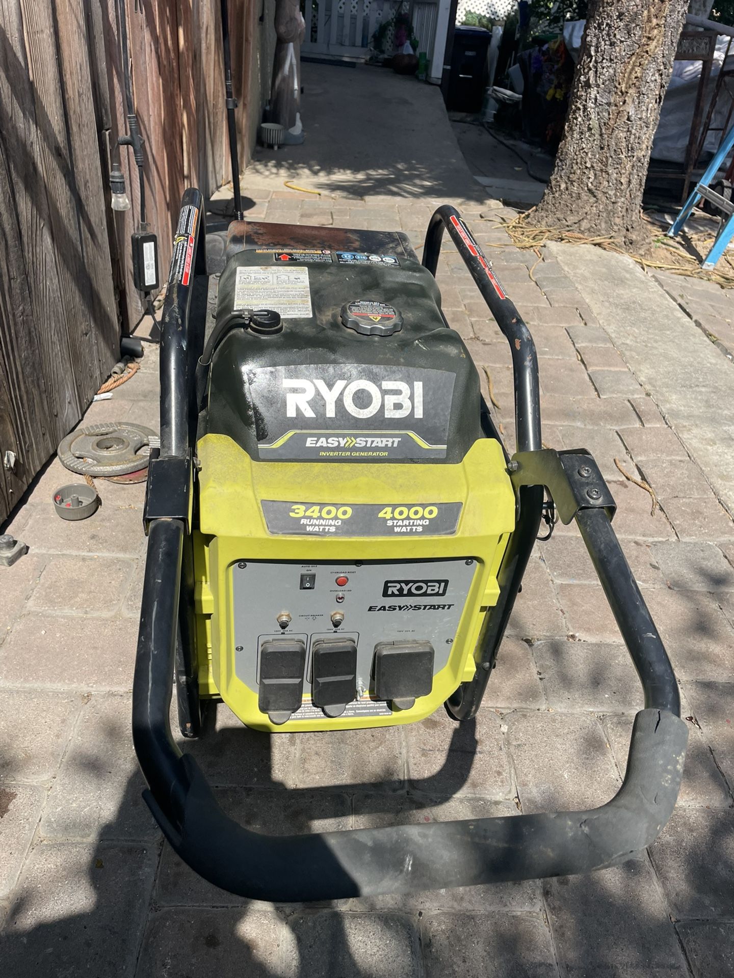 Generador Trabaja Bien 4000 Wats En Orange Le Falta La Tapa Del Filtro De Aire