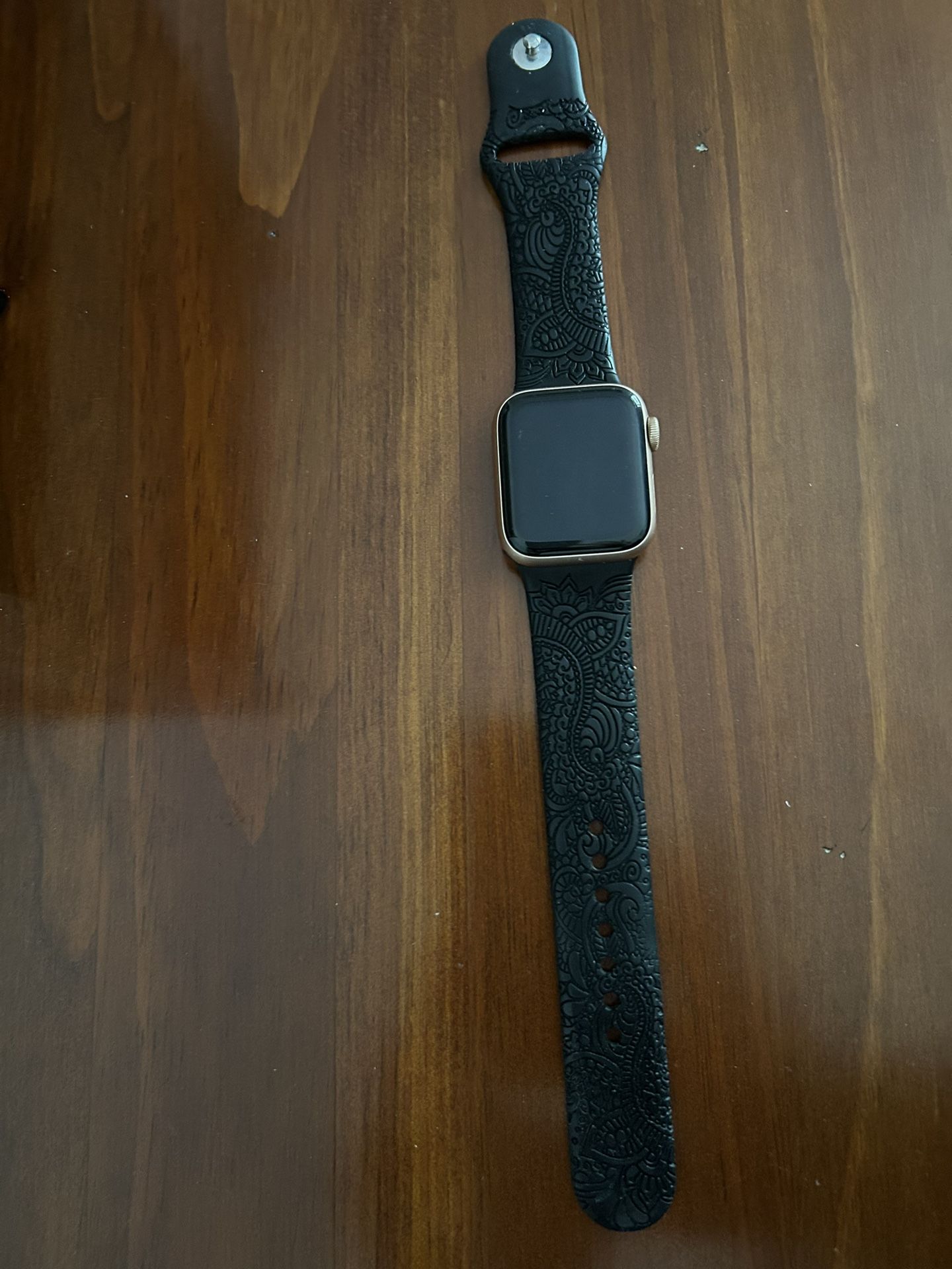 Apple Watch SE Rose Gold And Bands