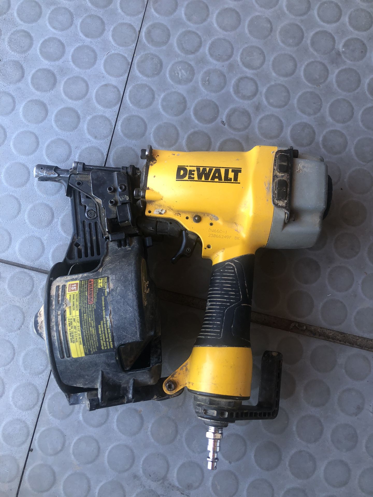 Pneumatic 15-Degree Coil Corded Siding Nailer