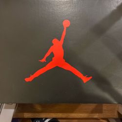 GREAT CONDITION - SIZE 11 RETROS 