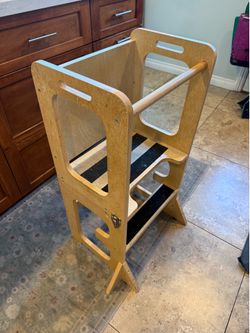 Kids kitchen step to table