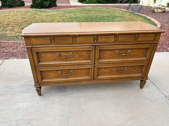 Vintage Drexel Wood 7-Drawer Dresser(5ft long*32”tall*20”deep)