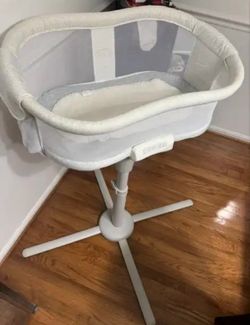 HALO BassiNest Soothing Swivel Sleeper 3.0 Baby Bassinet- Gray